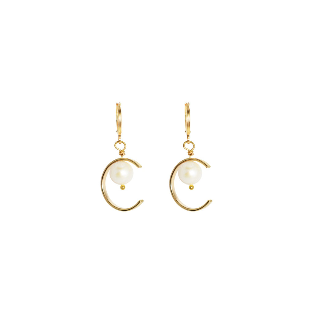 Minimalist circle and freshwater pearl hoop earrings | by Ifemi Jewels